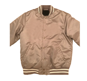 Veste universitaire très exigeante, respirante et de qualité supérieure pour femmes, offre spéciale de service OEM pour femmes, veste universitaire courte en satin à la mode - Product Image 4