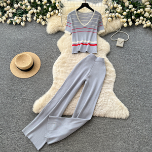 <span class=keywords><strong>Conjunto</strong></span> Casual de Verano de 2 Piezas para <span class=keywords><strong>Mujer</strong></span>, Top con Cuello en V y Traje de Punto Ajustado con Estampado Floral, Ropa al por Mayor - Product Image 2