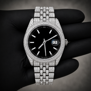 Reloj de pulsera plateado de lujo para hombre, estilo Hip Hop, con esfera negra, índices de barra, brazalete Jubilee, fecha y diamantes de moissanita VVS totalmente engastados. - Product Image 1