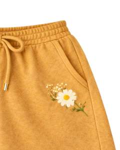 Conjunto de Top Corto Acanalado y Pantalones Cortos con Cordón para Mujer, Amarillo Mostaza con Bordado de Mariposa y Margarita, Estilo Casual de Dos Piezas - Product Image 6