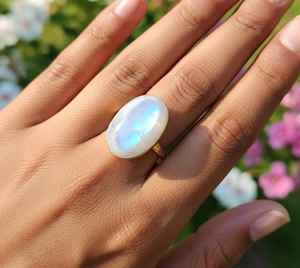 Anillo de plata alemana con piedra lunar arcoíris blanca, diseño de joyería fina, hermoso anillo de boda para mujer, anillos de piedra lunar arcoíris - Product Image 1