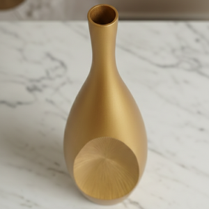 Impresionante Florero de Metal Dorado con un Centro Ovalado con Textura de Rayos de Sol y una Forma Moderna y Elegante para una Decoración del Hogar Sofisticada - Product Image 4