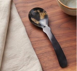 Cuillère à salade noire avec manche en corne et métal, cuillère légère à long manche pour les fêtes de mariage et l'usage quotidien en cuisine - Product Image 1