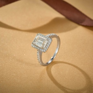 Anillo de Compromiso con Diamante Corte Esmeralda de la Mejor Calidad para Mujer, Elegante Anillo de Oro Blanco para Novia, Joyería para Boda, Proveedor al por Mayor - Product Image 3