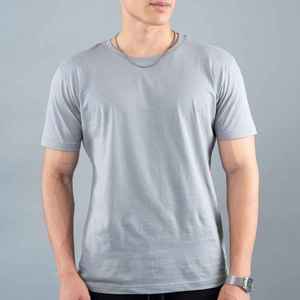 เสื้อยืดคอกลมแขนสั้นสีเทาอ่อนสำหรับผู้ชาย ทรงปกติ สีพื้น ผ้าถักเนื้อเจอร์ซีย์ 100% ผ้าฝ้าย - Product Image 2