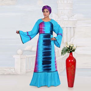 Caftán de Rayón con Panel de Estampado Digital Vibrante, Mangas Acampanadas, Acabado de Borde en Contraste y Silueta Fluida hasta el Suelo - Product Image 3