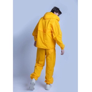 Ensemble survêtement jaune personnalisé pour homme avec logo, veste coupe-vent et pantalon, vente en gros - Product Image 4