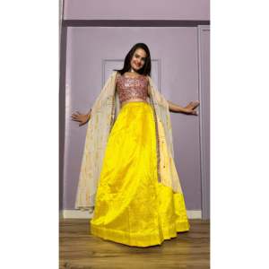 Elegante Conjunto de Lehenga Indo-Occidental para Mujer para Fiestas con un Exquisito Detalle de Koti - Product Image 6
