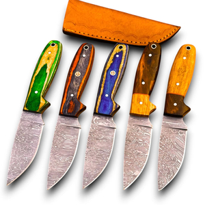 Couteau de camping Skinner à pointe tombante en acier Damas forgé à la main, personnalisable, avec support OEM/ODM, fourreau en cuir coloré - Product Image 1