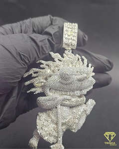 Colgante de Lujo con Diseño de Cabeza de Duende de Dibujos Animados en Plata de Ley 925 con Diamantes de Moissanita Completamente Engastados - Product Image 4