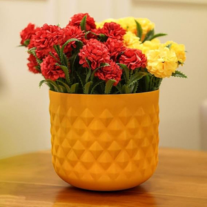 Maceta Metálica de Interior con Textura de Piña, Moderna, para Sala de Estar, Balcón u Oficina, Color Amarillo Mango - Product Image 1