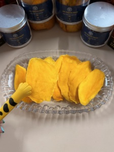 Mangues séchées vietnamiennes, tranches de 4 à 8 mm, 250 g/500 g/personnalisées, collation de fruits tropicaux naturels sucrés et acidulés pour les distributeurs de détail - Product Image 3