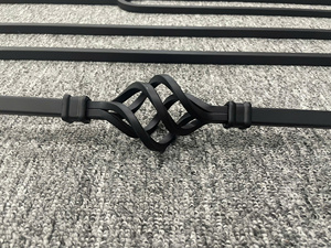 Flakebrigg - Balaustre de Hierro Negro Moderno para Escaleras y Balcones, con Cesta Simple y Doble Torsión, Acabado Negro Mate - Product Image 2