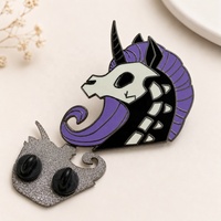Maßgefertigte Gotische Einhorn-Kopf Hartemaille Anstecknadel, Fantasy Metall-Abzeichen, Personalisierte OEM Großhandel Sammler-Brosche