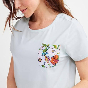 Colección de ropa de verano: Camisetas cómodas de marca privada, estilo casual con hombros caídos para mujer a bajo precio. - Product Image 6