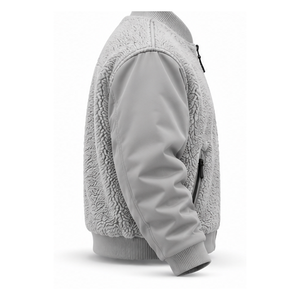 Chaqueta Híbrida de Forro Polar para Hombre, Color Gris Claro, Mangas en Contraste, Bolsillos con Cremallera, Ribete Acanalado, Venta al Por Mayor OEM - Product Image 3