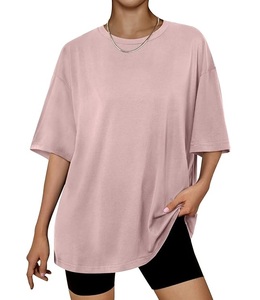 เสื้อยืดผู้หญิงดีไซน์ใหม่ ผ้าฝ้ายแท้ 100% แขนครึ่งตัว คอเฉียง ไหล่ตก ทรงโอเวอร์ไซส์ สวมใส่สบาย ระบายอากาศได้ดี ผลิตในบังกลาเทศ - Product Image 1