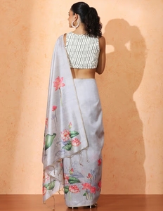 Sari de Seda Tussar Gris con Estampado Floral KV con Blusa Sin Coser - Product Image 3