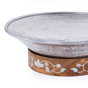 ฐานวางเค้กสแตนเลสทรงกลมพร้อมฐานไม้และลายฝังมุกแบบทำมือ - Product Image 3