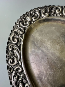 Assiette de service en métal faite à la main avec bordure gaufrée, écologique, moderne, de luxe, légère, pour la table, décoration de mariage - Product Image 6