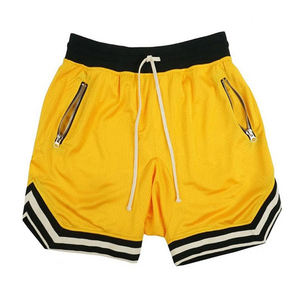 Shorts de basketball personnalisés pour hommes, coupe ajustée, noirs, avec logo graphique, en maille polyester, vente en gros - Product Image 4