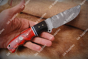 Couteau Skinner à lame fixe en acier forgé à motif Damas personnalisé, vente en gros OEM/OBM, équipement tactique de chasse, camping et EDC - Product Image 3