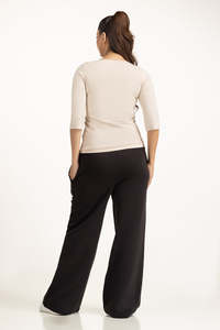 Camiseta de Mujer Hecha a Medida al Por Mayor, Cuello Cuadrado Beige, Manga 3/4, Camiseta Beige Elegante, Ropa - Product Image 2