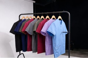 Ensemble de blouses d'infirmière unisexe de qualité supérieure – Uniforme médical extensible avec haut et pantalon – Vêtements de travail hospitaliers personnalisés - Product Image 6