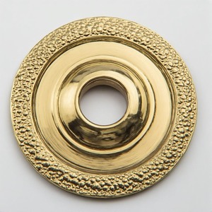 Placa Trasera de Latón con Acabado Real Antiguo, Diseñada para Interiores Tradicionales, Ofrece Detalles Elegantes y una Durabilidad Excepcional - Product Image 1