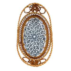 Assiette ovale en céramique faite à la main avec des poignées tissées en rotin à motif floral noir Plateau de service décoratif pour la cuisine à la maison et la fête - Product Image 6