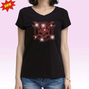 Camiseta de Mujer Ajustada con Estampado de Calavera Termoadhesivo, 100% Algodón y Poliéster - Product Image 4