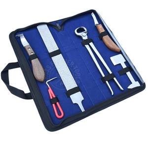 Kit d'outils de ferrage pour chevaux avec lame à boucle détachable, couteau à sabots à manche en bois, coupe-ondulations en acier et râpe double face - Product Image 1