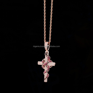 จี้เพชรแล็บโกรว์สำหรับผู้หญิงจาก RB Gems จี้เพชร VVS รูปตัวอักษร สไตล์ฮิปฮอป ประดับเพชรแบบ Iced CROSS สีเหลืองทอง ได้รับการรับรองจาก GIA - Product Image 2