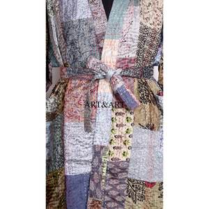 Nouvelle arrivée : Robe kimono vintage en soie patchwork Kantha, peignoir recyclé avec ceinture, vêtement de nuit pour femmes - Product Image 3