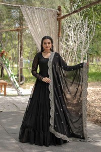 Costume Anarkali prêt-à-porter en faux georgette avec broderie et travail de sequins - Product Image 2