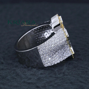 Anillo de Diamantes con Cruz Religiosa para Hombre, Chapado en Oro Blanco de 18K, Diamante Cultivado en Laboratorio, Corte Brillante Redondo, Color D, para Ceremonias - Product Image 3