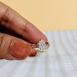 แหวนเพชรแท้ทรงกลมเจียระไนแบบบริลเลียนท์ ดีไซน์ดอกไม้ทองคำโรส 14k สำหรับผู้หญิง สไตล์หรูหรา เหมาะสำหรับเป็นของขวัญหมั้นและวันครบรอบสำหรับเธอ - Product Image 3