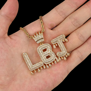 จี้ห้อยคอทองเหลืองพรีเมียมสั่งทำชื่อได้ ชุบทอง 18K ประดับเพชร CZ สไตล์ฮิปฮอป สตรีทแวร์ เครื่องประดับส่วนตัวสุดหรู - Product Image 2