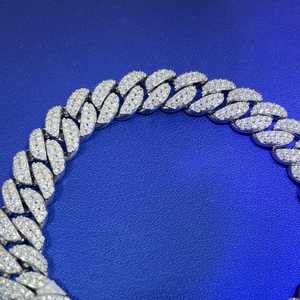 Pulsera de eslabones cubanos de plata de ley 925 de lujo con micro pavé de moissanita VVS para hombre, para uso diario. - Product Image 3