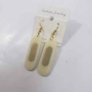 Boucles d'oreilles en résine caméléon noir faites à la main avec des boucles d'oreilles élégantes en laiton plaqué or 18 carats bijoux de déclaration légers femmes - Product Image 5