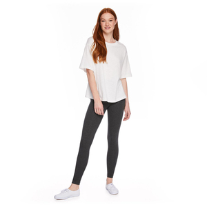 Camisetas al por mayor para mujer hechas con algodón premium que ofrece comodidad transpirable y textura suave, personalizables - Product Image 2