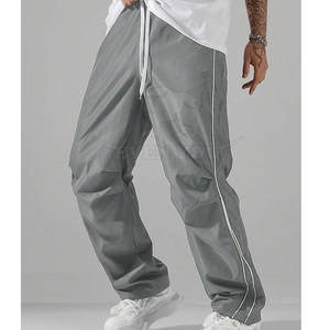 Pantalones Cortavientos para Hombre Hechos en Pakistán, Pantalones Deportivos Modernos y Minimalistas, Cómodos y Ligeros para Uso Diario - Product Image 2