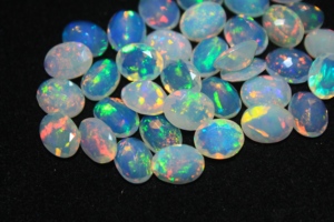 Ópalo Natural de Corte Ovalado Multicolor en Bruto para Joyería, Tamaños de 3x5mm a 10x14mm, Origen Rajasthan - Product Image 2