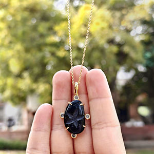 Collar con Colgante de Estrella de Ónix Negro Tallado a Mano, Moderno, con Mini Circonitas, Chapado en Oro, de Latón Sólido, con un Toque Femenino Contemporáneo - Product Image 3