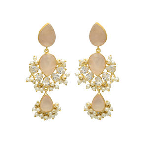 Boucles d'oreilles pendantes vintage en laiton plaqué or 24 carats avec quartz rose, zircon cubique et perles d'eau douce pour femme - Product Image 1