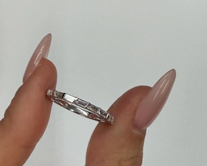 Anillo de Boda de Media Eternidad de Oro de 14k con Diamantes Cultivados en Laboratorio de Corte Baguette, 0.50ctw, 10 Piedras, Anillo Apilable a Juego, Venta al por Mayor de Fábrica - Product Image 4