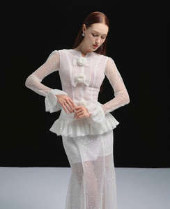 Robe de soirée longue blanche de style princesse, à manches longues, silhouette peplum, avec sequins et nœud 3D, fabrication OEM/ODM au Vietnam - Product Image 2