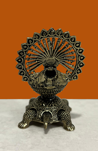 Diya Paon en Laiton Fait Main sur Socle Tortue – Lampe à Huile en Cire Coulée pour la Décoration de la Maison et des Temples - Product Image 3