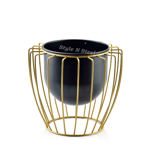 Support en fil de fer thermolaqué durable, jardinière polyvalente moderne et classique pour l'extérieur et l'intérieur avec drainage - Product Image 1