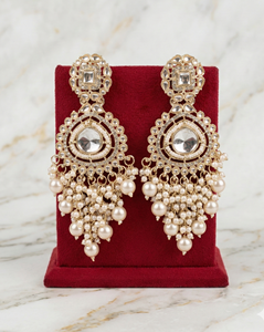 Pendientes de araña artesanales de perlas reales y Kundan, exquisitos con pedrería, elegantes, de estilo tradicional sureño, en tono dorado, para boda. - Product Image 5